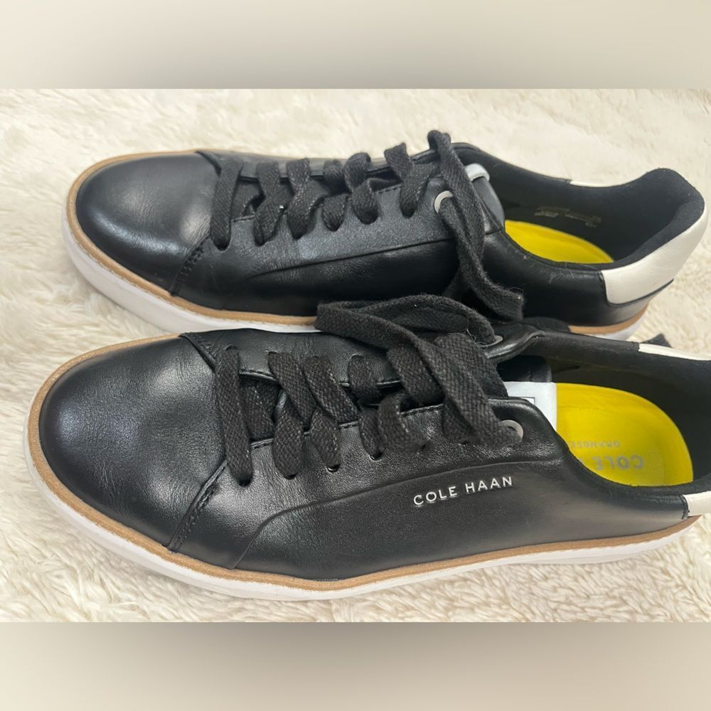 COLE HAAN✨Black and White Sneakers✨7B women
